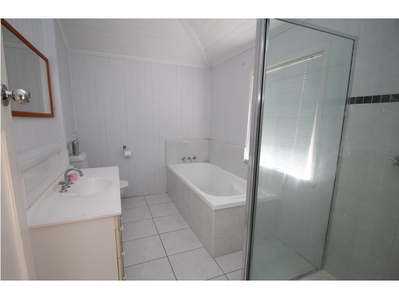 6 Rodeo Drive, Emerald QLD 4720
