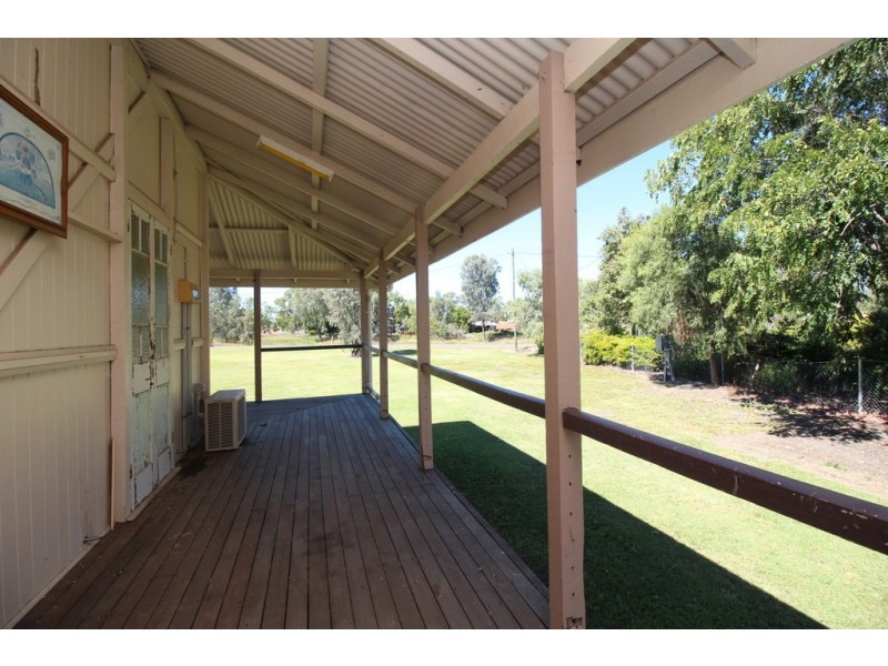 6 Rodeo Drive, Emerald QLD 4720
