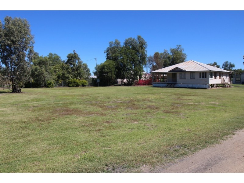 6 Rodeo Drive, Emerald QLD 4720