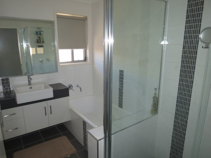 7 Easton Street, Emerald QLD 4720