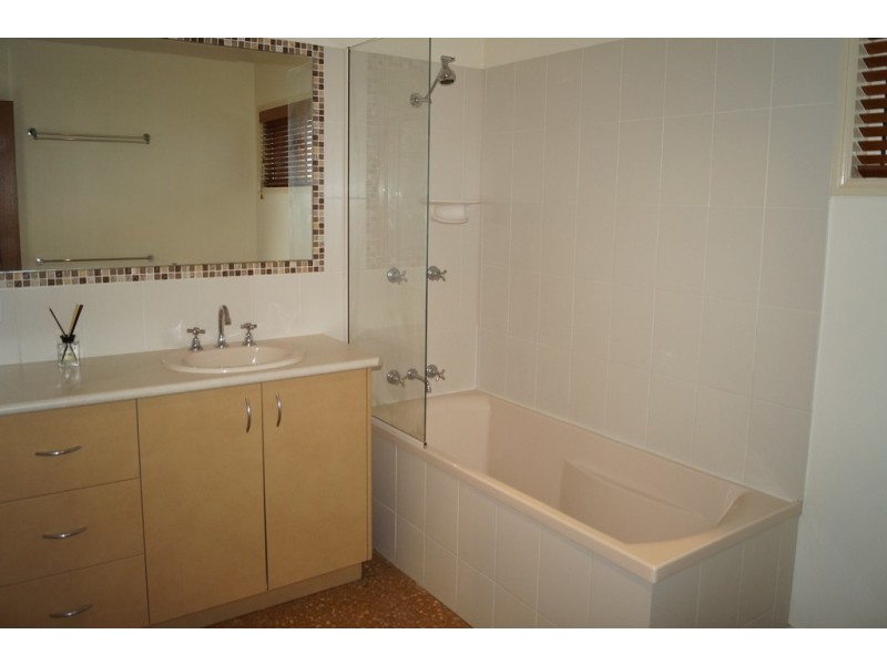 23 Whitchurch Rd, Emerald QLD 4720