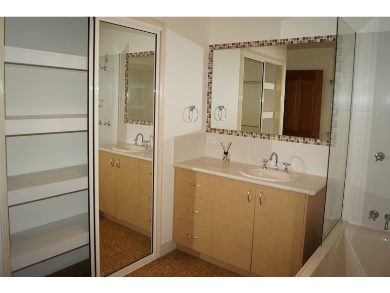 23 Whitchurch Rd, Emerald QLD 4720