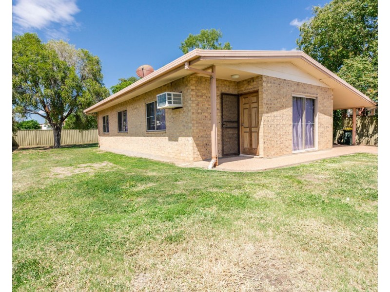 24 Esmond Street, Emerald QLD 4720