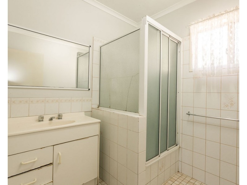 24 Esmond Street, Emerald QLD 4720