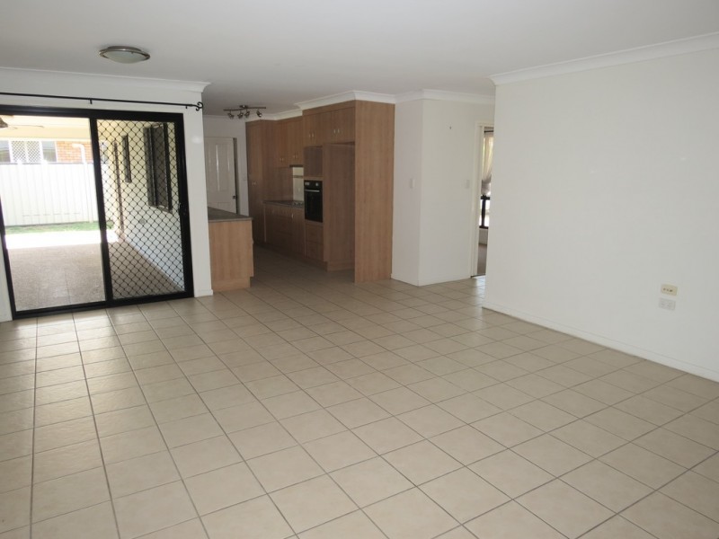 21 Crinum Crescent, Emerald QLD 4720