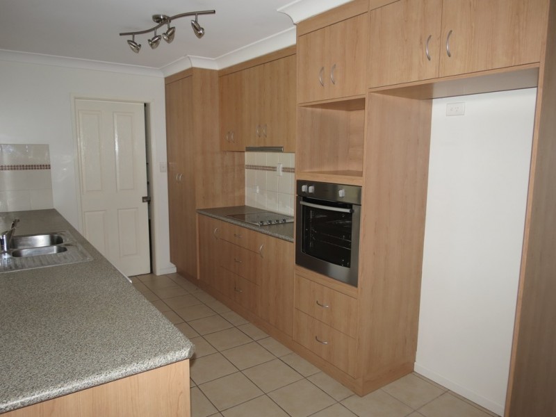21 Crinum Crescent, Emerald QLD 4720