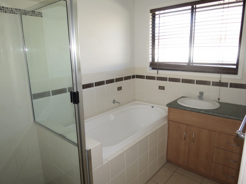 21 Crinum Crescent, Emerald QLD 4720