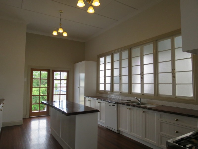 23 Gray St, Emerald QLD 4720