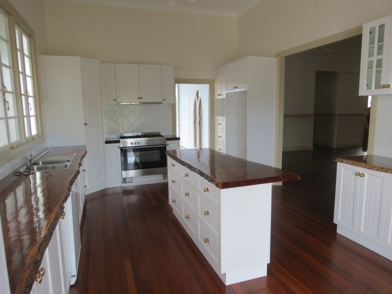 23 Gray St, Emerald QLD 4720