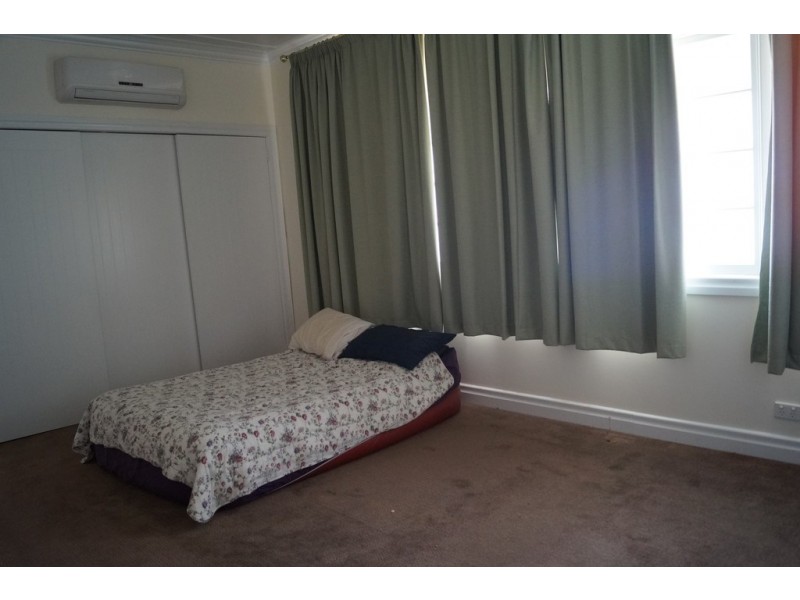 23 Gray St, Emerald QLD 4720