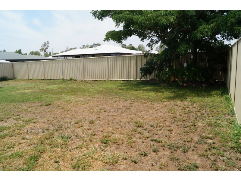 23 Gray St, Emerald QLD 4720