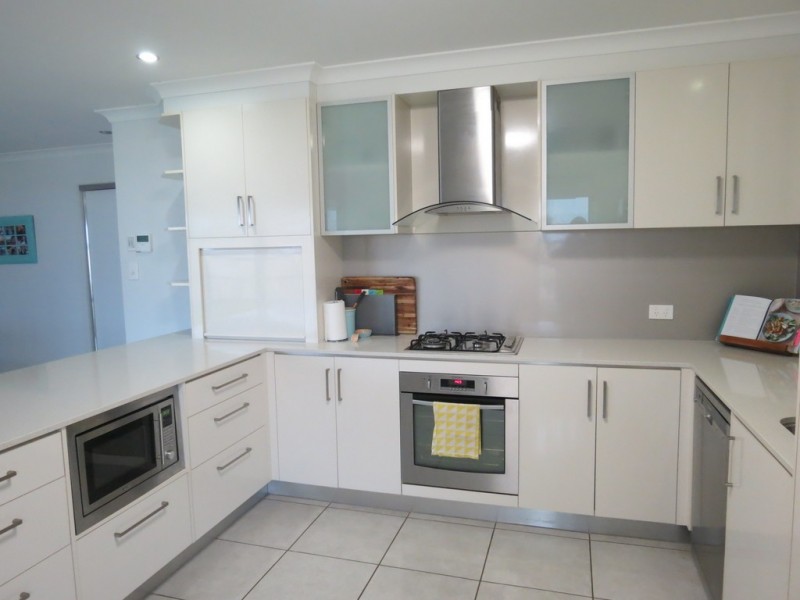 3 Caulfield Pl, Emerald QLD 4720
