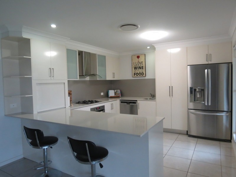 3 Caulfield Pl, Emerald QLD 4720