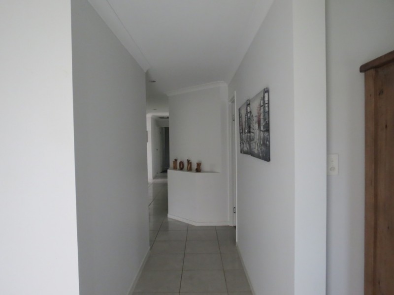 3 Caulfield Pl, Emerald QLD 4720