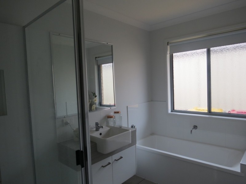 3 Caulfield Pl, Emerald QLD 4720