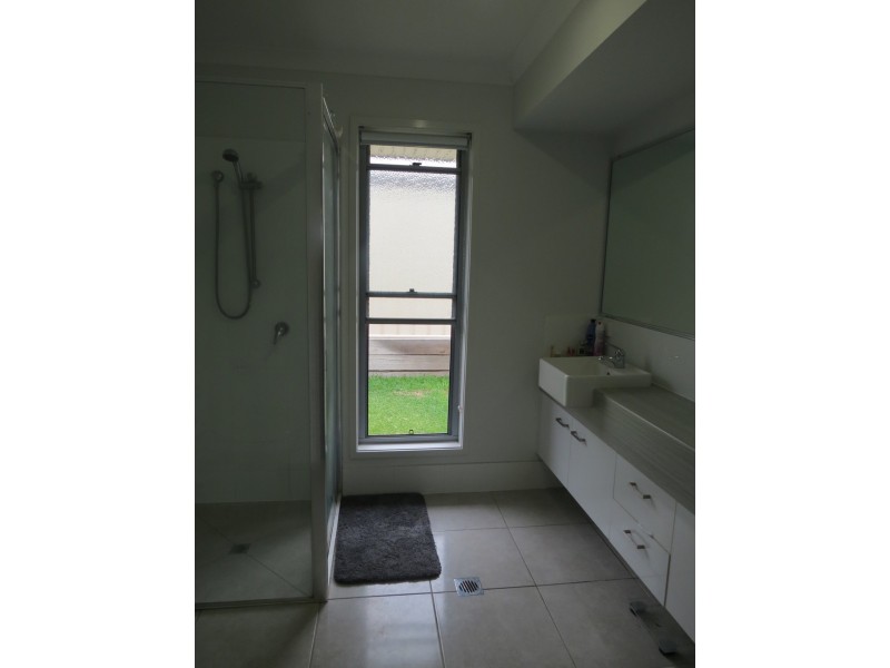 3 Caulfield Pl, Emerald QLD 4720