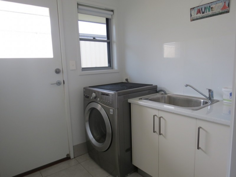 3 Caulfield Pl, Emerald QLD 4720
