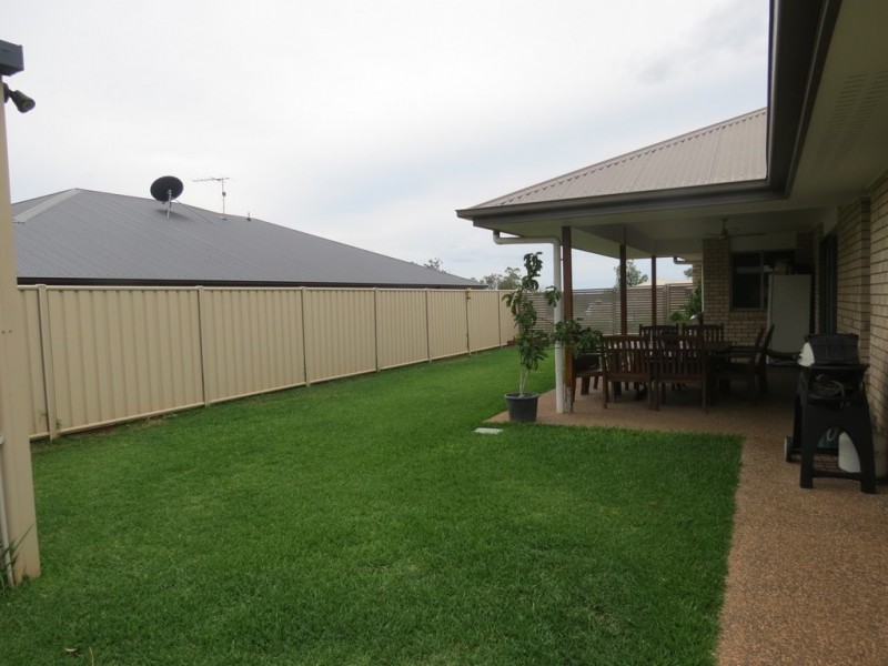 3 Caulfield Pl, Emerald QLD 4720