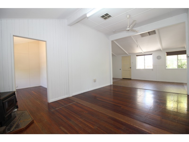 27 Lorraway Street, Emerald QLD 4720