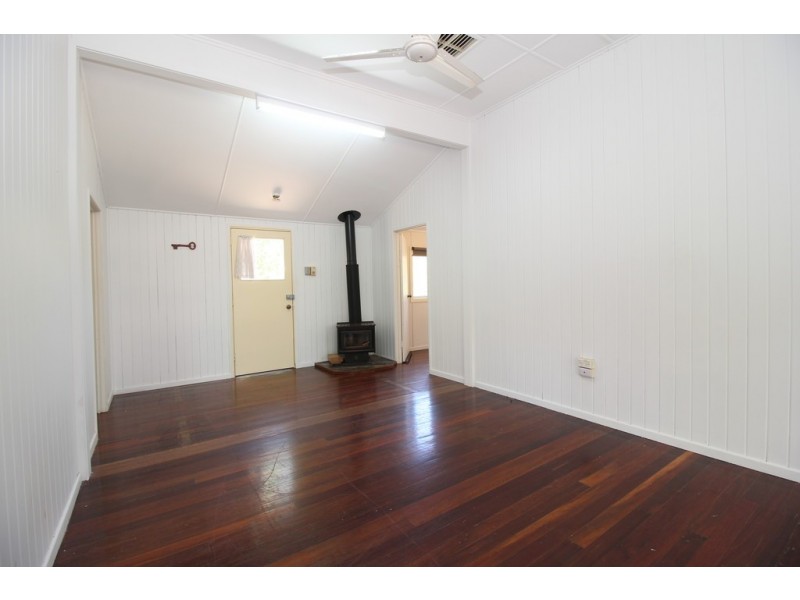 27 Lorraway Street, Emerald QLD 4720