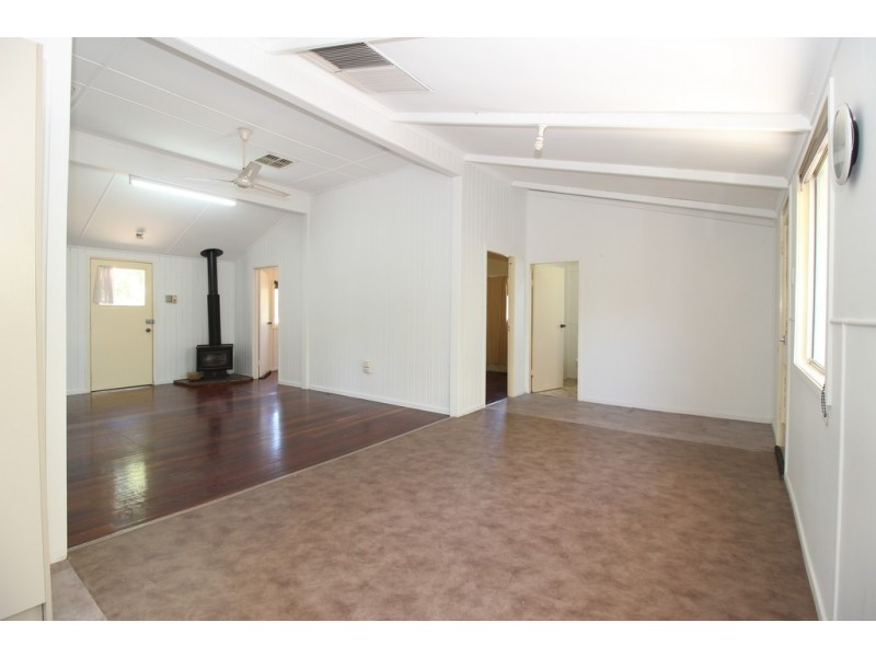 27 Lorraway Street, Emerald QLD 4720