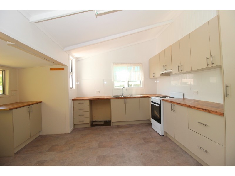 27 Lorraway Street, Emerald QLD 4720