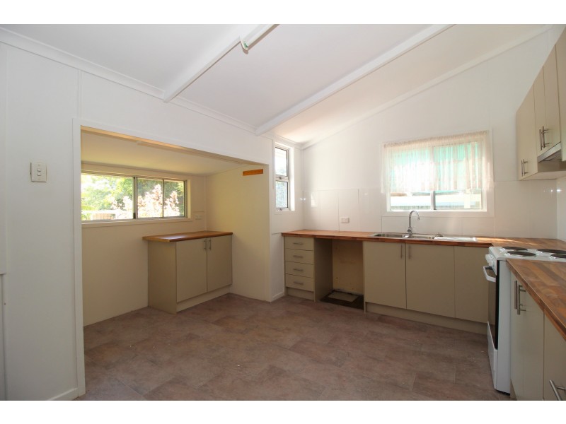 27 Lorraway Street, Emerald QLD 4720