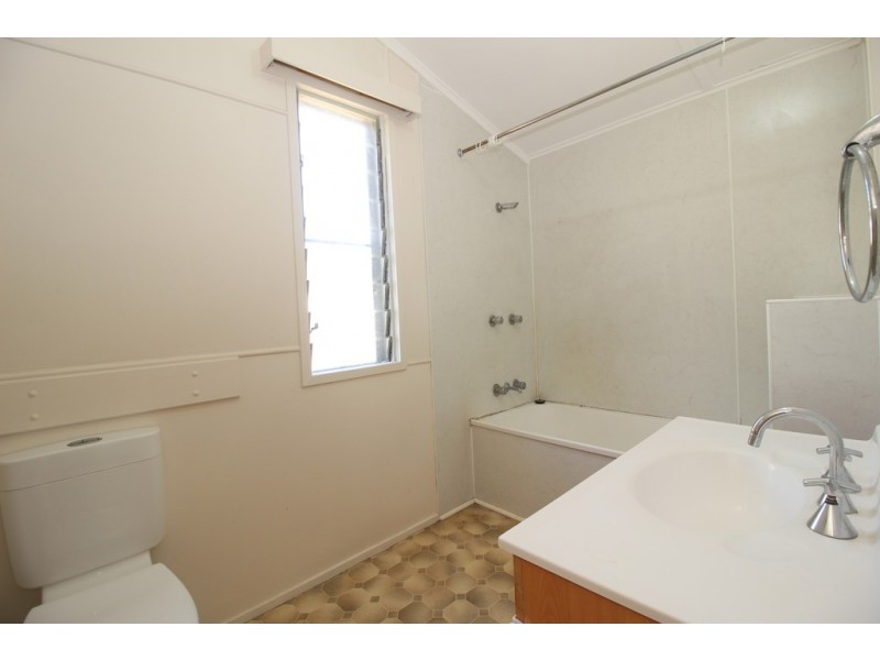 27 Lorraway Street, Emerald QLD 4720