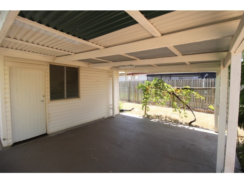 27 Lorraway Street, Emerald QLD 4720