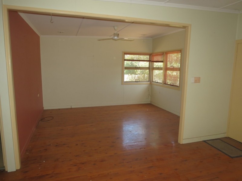 16 Theresa Street, Emerald QLD 4720