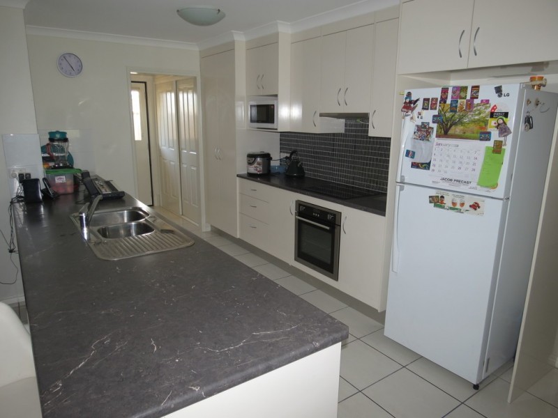 5 Highlands Court, Emerald QLD 4720