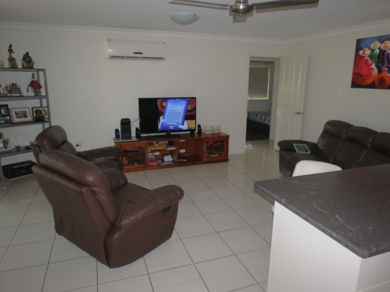 5 Highlands Court, Emerald QLD 4720