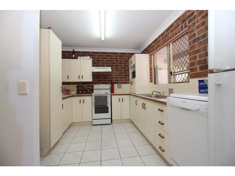 33 Barry Street, Emerald QLD 4720