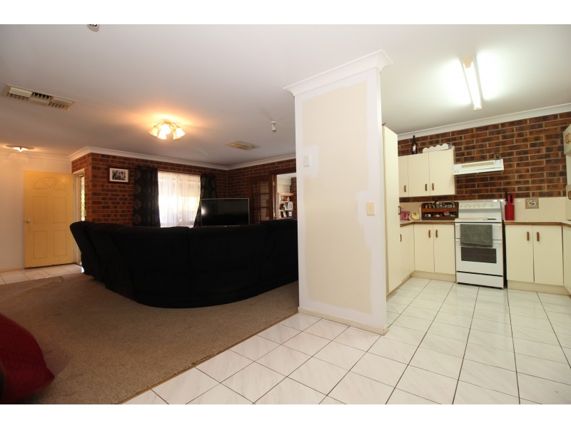 33 Barry Street, Emerald QLD 4720