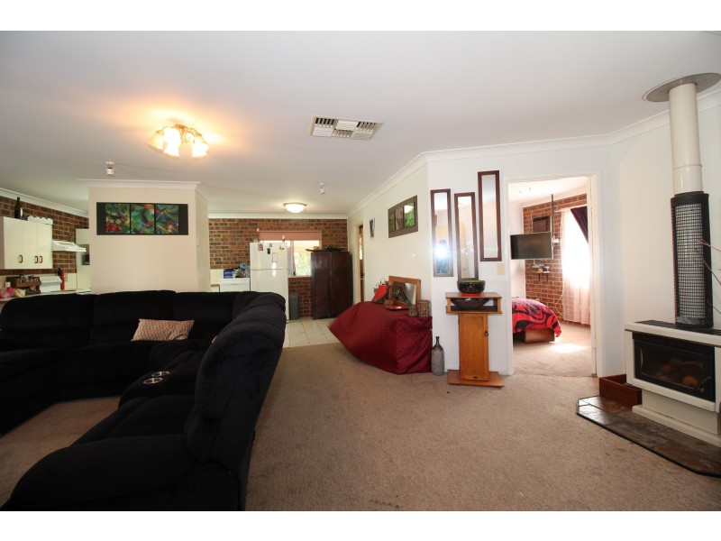33 Barry Street, Emerald QLD 4720