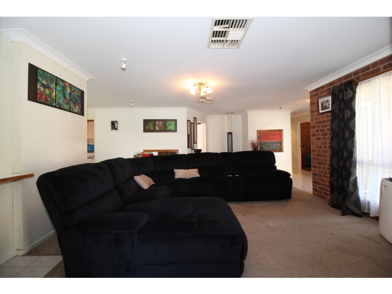 33 Barry Street, Emerald QLD 4720