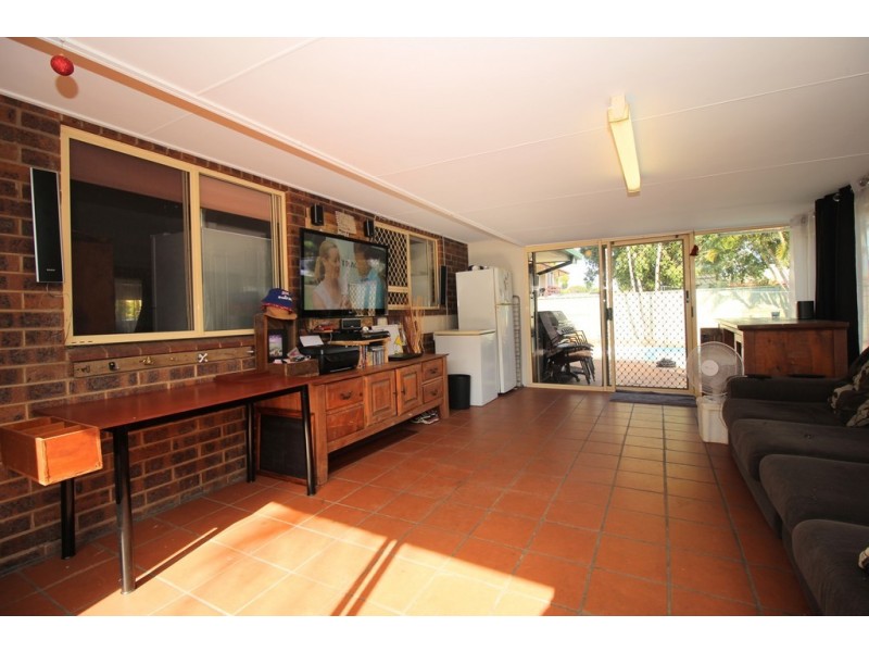 33 Barry Street, Emerald QLD 4720