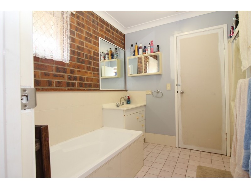 33 Barry Street, Emerald QLD 4720