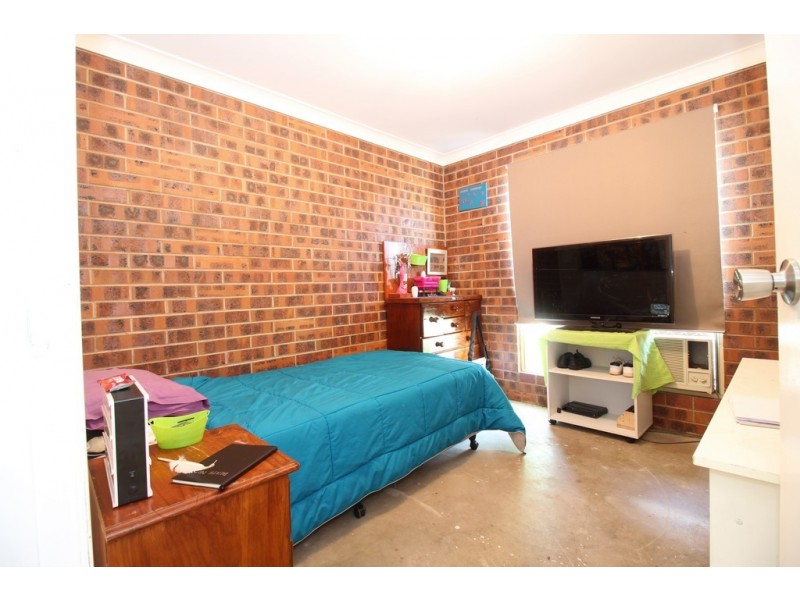 33 Barry Street, Emerald QLD 4720