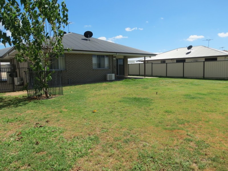 79 Mayfair Drive, Emerald QLD 4720