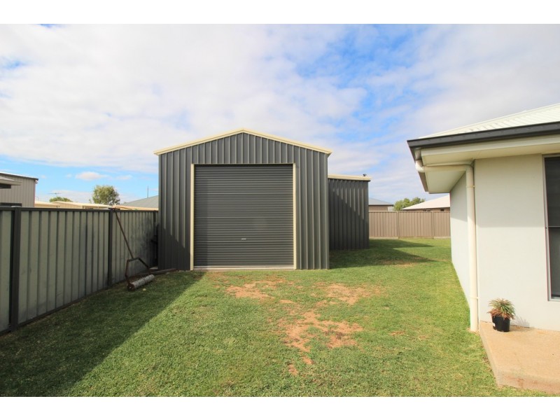 3 Thornton Street, Emerald QLD 4720