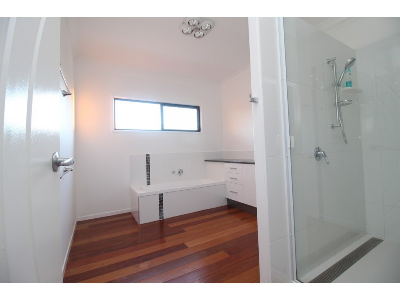 11 Birch Drive, Emerald QLD 4720