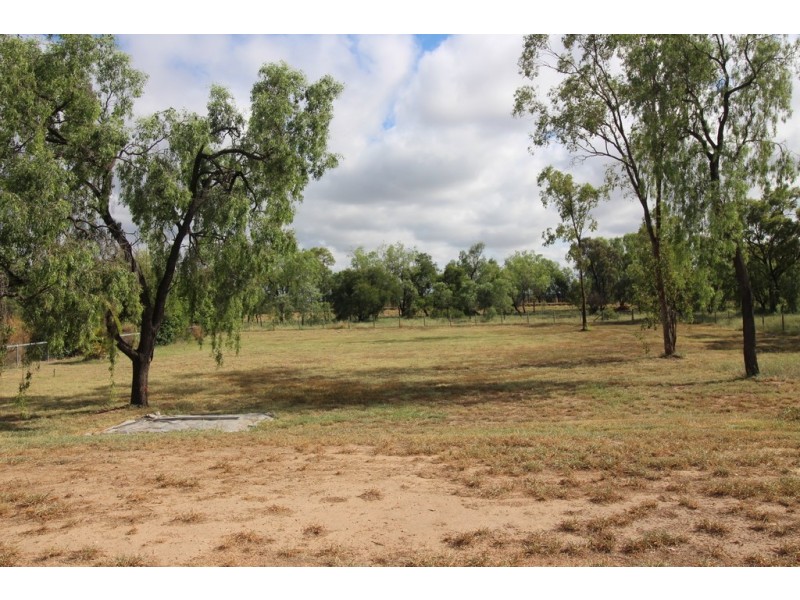11 Birch Drive, Emerald QLD 4720