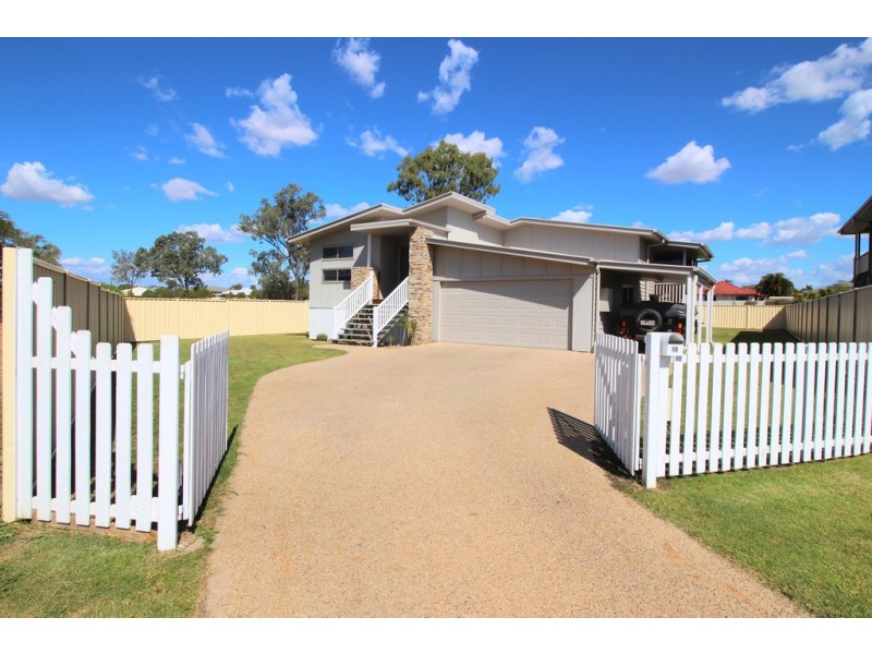 16 Ivers Place, Emerald QLD 4720