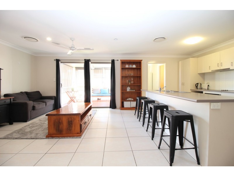 16 Ivers Place, Emerald QLD 4720