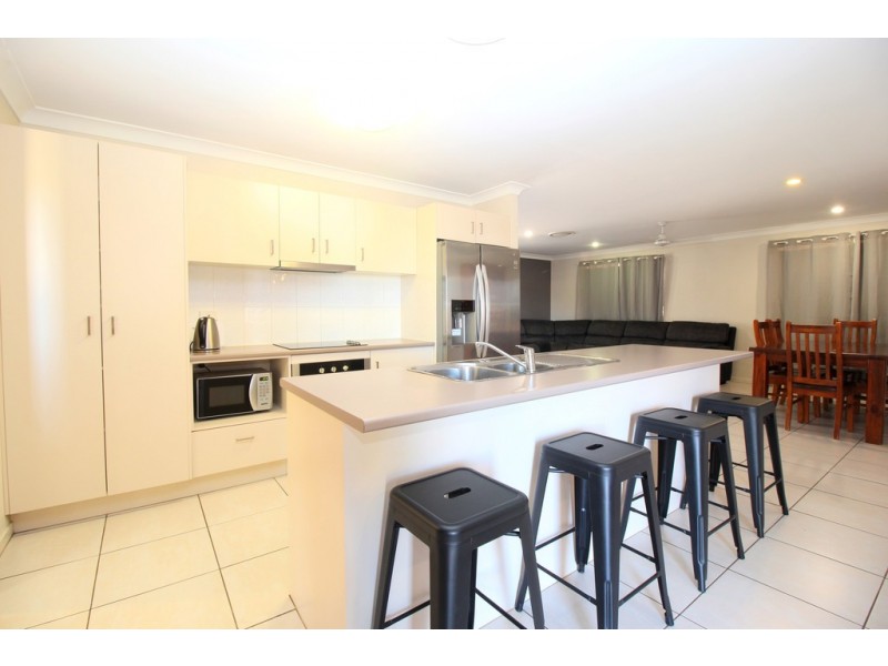 16 Ivers Place, Emerald QLD 4720