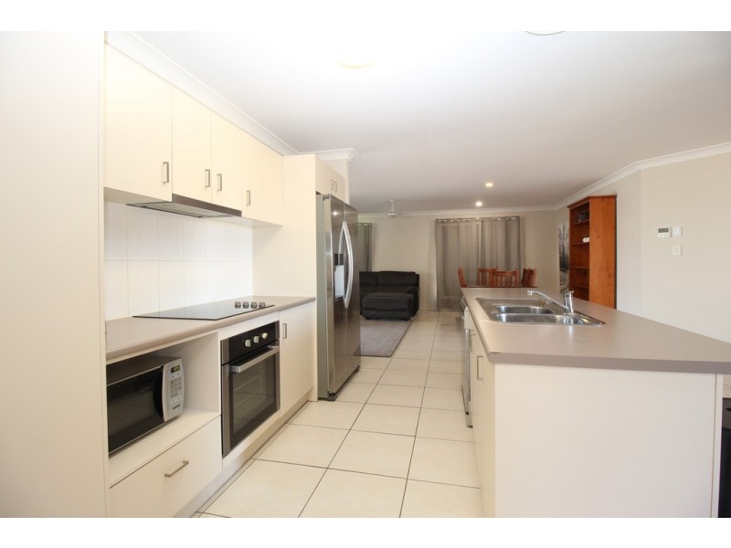 16 Ivers Place, Emerald QLD 4720