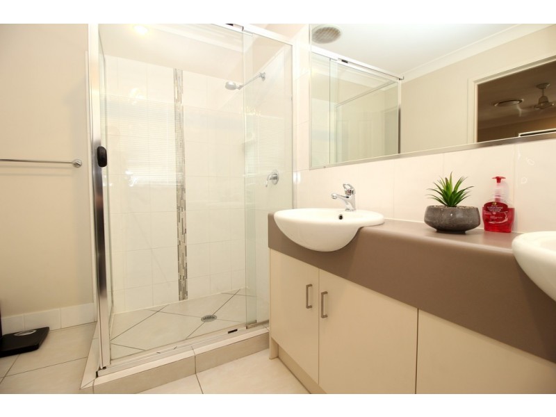 16 Ivers Place, Emerald QLD 4720