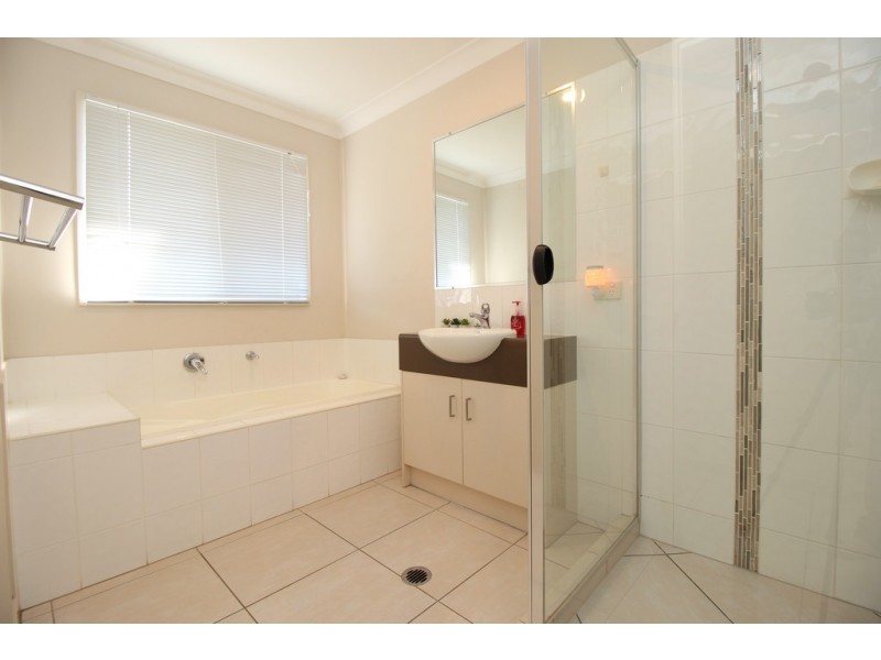 16 Ivers Place, Emerald QLD 4720