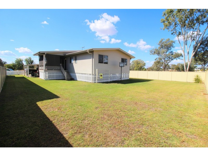 16 Ivers Place, Emerald QLD 4720